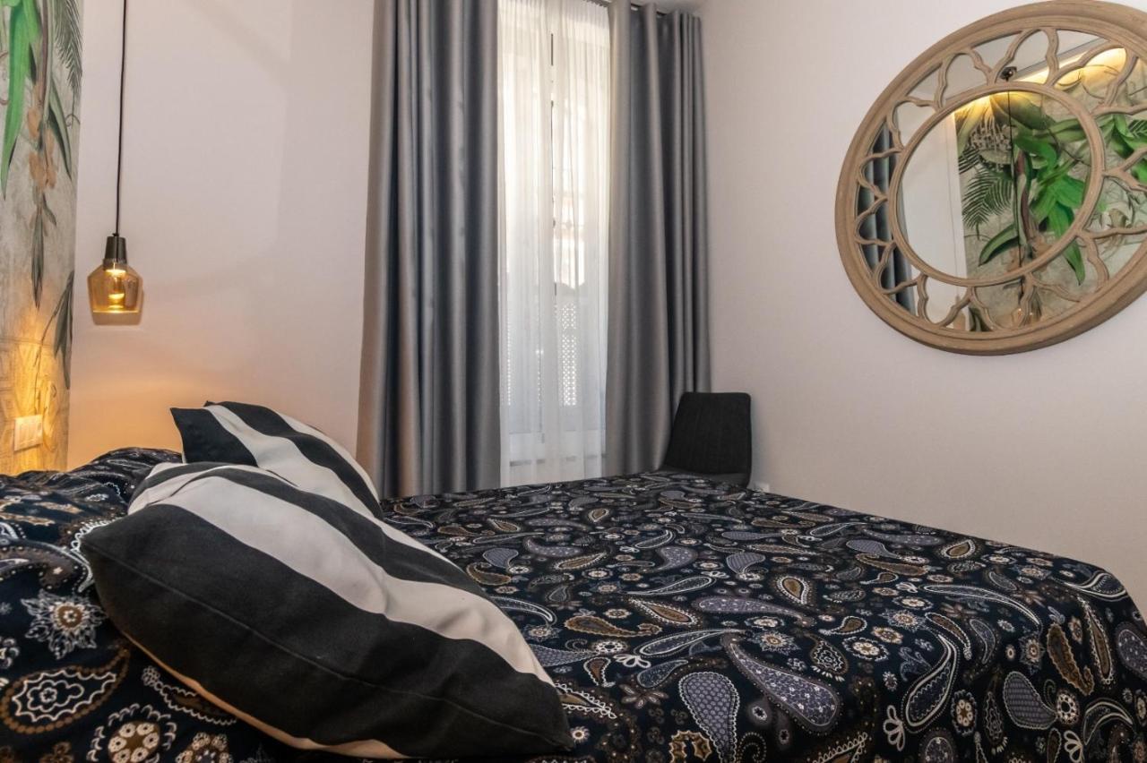 Triana Pelay Suites Sevilla Exteriör bild