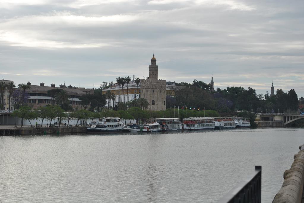 Triana Pelay Suites Sevilla Exteriör bild